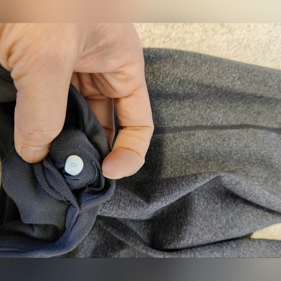 Lululemon Gather & Crow Crop, size 8 - Picture 4 of 7